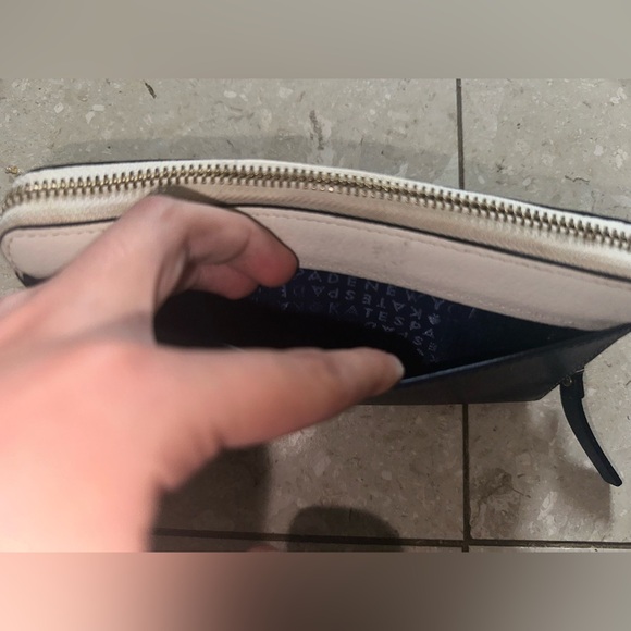 Kate spade navy and white purse - Picture 5 of 8